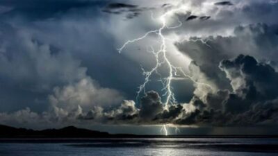 BMKG Pantau Bibit Siklon 91S, Cuaca Ekstrem Mengintai Sepekan ke Depan