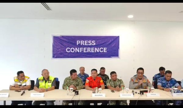 Tim SAR Temukan Puing Pesawat ATR, Medan Curam dan Kabut Tebal Hambat Evakuasi