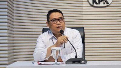 KPK OTT Kepala KPP Jakut, Uang Tunai Rp6,38 Miliar dan Emas 1,3 Kg Disita