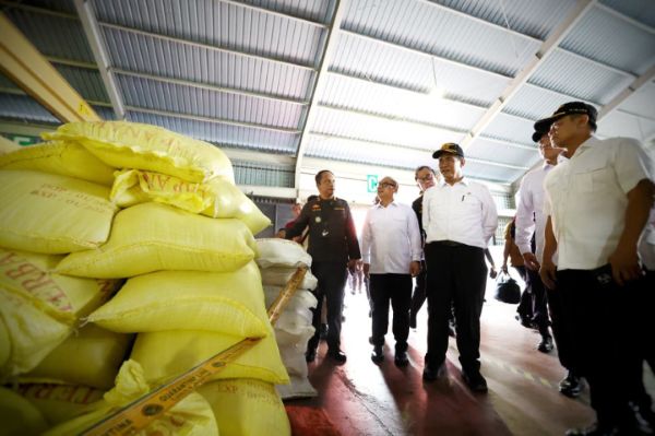 Beras Ilegal Masuk Saat Stok Nasional Aman, Mentan Amran: Ancaman bagi Petani