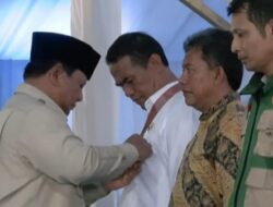 Capai Swasembada Beras, Prabowo Beri Bintang Jasa untuk Mentan dan Tokoh Pertanian