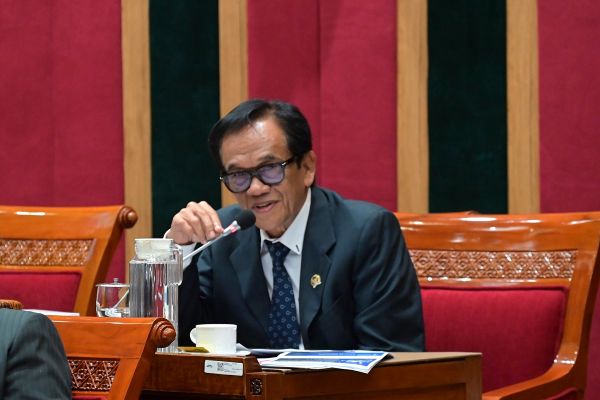 DPR Bongkar Realita Dosen PTS, Ada yang Digaji Rp50 Ribu per SKS