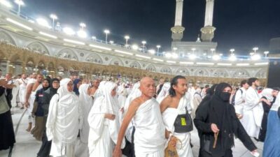 Imbas Konflik Timur Tengah, 58 Ribu Jemaah Umrah Belum Bisa Pulang