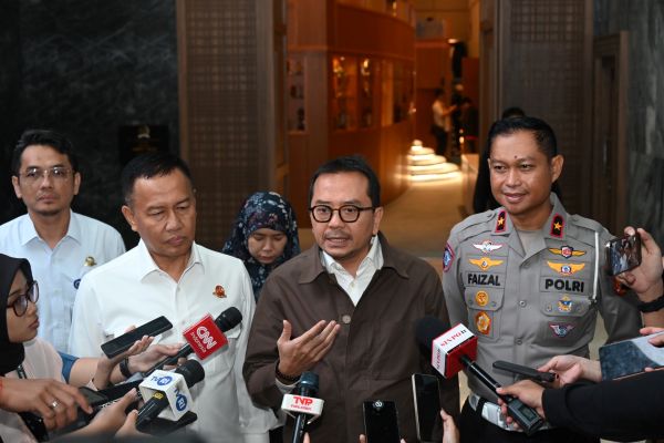 Jelang Mudik 2026, DPR Soroti Jalan Rusak, Delay Pesawat hingga Angkutan Ilegal