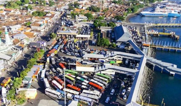 Mudik Nyepi dan Lebaran, Antrean Kendaraan Menuju Gilimanuk Capai 27 Km