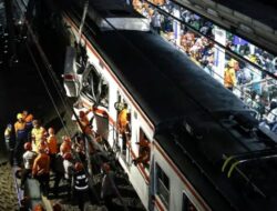 KRL vs KA Jarak Jauh di Bekasi Timur, Berikut Kronologinya