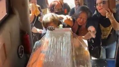 Frederik Kalalembang Fasilitasi Pemulangan Jenazah TKI Asal Toraja yang Meninggal di Kapal