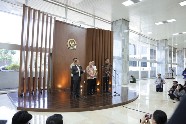 Bahlil Pastikan Aturan Minerba Tidak Berubah, Gross Split Hanya untuk Migas